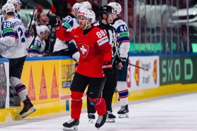 ZURICH, SWITZERLAND - MAY 30: Christoph Bertschy (Switzerland, 88) during his 1:0 goal celebration during the Half Finals - Match 61 between Switzerland and Norway at the IIHF Ice hockey, Eishockey World Championship, WM, Weltmeisterschaft 2026, Swiss Life Arena on May 30, 2026 in Zurich, Switzerland. Zurich Switzerland Copyright: xTimoxSteinx