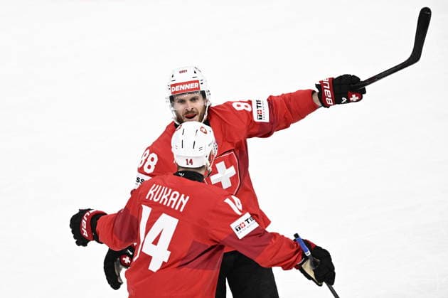 LKS 20260530 88 Christoph Bertschy of Switzerland celebrate with team player 14 Dean Kukan after scoring 1-0 during the 2026 IIHF Ice hockey, Eishockey World Championships semi-final match between Switzerland and Norway in Zurich on May 30, 2026. - RONI REKOMAA Zürich Switzerland Azwa6otY0CM  Copyright: xRonixRekomaax Azwa6otY0CM