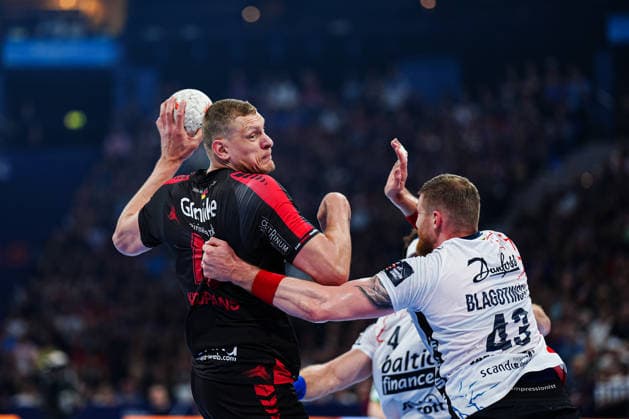Dainis Kristopans MT Melsungen, 10 , Blaz Blagotinsek SG Flensburg Handewitt, 43 GER, MT Melsungen vs SG Flensburg Handewitt, Handball, EHF European League, Semi-final, Season 2025 2026, 30 05 2026 GER, MT Melsungen vs SG Flensburg Handewitt, Handball, EHF European League, Semi-final, Season 2025 2026, 30 05 2026 Hamburg Copyright: xEibner-Pressefoto MarcelxvonxFehrnx EP_MFN