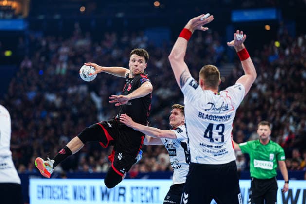 Throw Goal Aaron Mensing MT Melsungen, 33 GER, MT Melsungen vs SG Flensburg Handewitt, Handball, EHF European League, Semi-final, Season 2025 2026, 30 05 2026 GER, MT Melsungen vs SG Flensburg Handewitt, Handball, EHF European League, Semi-final, Season 2025 2026, 30 05 2026 Hamburg Copyright: xEibner-Pressefoto MarcelxvonxFehrnx EP_MFN