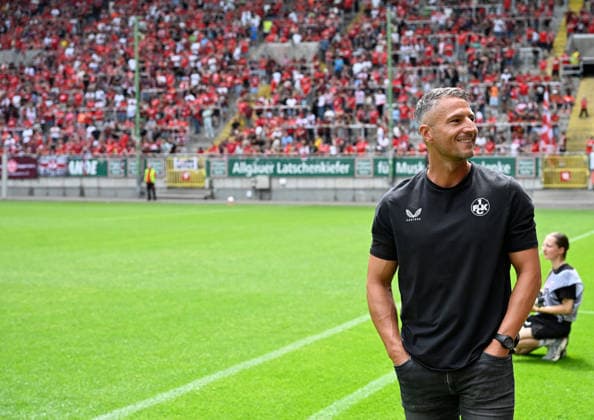 Soccer Oberliga Season 2025 26 Fritz Walter Stadium 30 052026 1 FC KaiserslauternU21 fck FV Eppelborn ep Coach Alexander BUGERA 1 FC Kaiserslautern U21 in front of a big crowd 1 FC Kaiserslautern