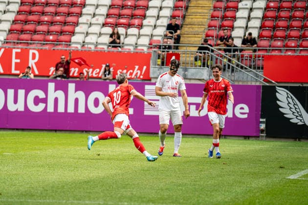 30 05 2026, xdaymx, Soccer Oberliga Rheinland Pfalz Saar, 1 FC Kaiserslautern FV Eppelborn Goal celebration for the interim 3 0 for the FCK from the scorer Blum, Shawn Marc and Gibs, Owen DFL DFB REGULATIONS PROHIBIT ANY USE OF PHOTOGRAPHS as IMAGE SEQUENCES and or QUASI VIDEO Kaiserslautern