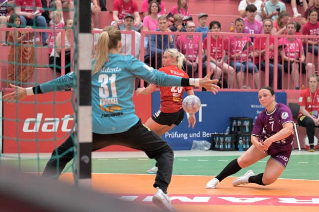 Sabrina Troester TusSies Metzingen, 07 in goal against Sofie Kruggel SV Union Halle Neustadt, 31 in goal TusSies Metzingen vs SV Union Halle Neustadt , Handball, Alsco HBF, 7 Play Off League Matchday, Season 2025 2026, 30 05 2026 TusSies Metzingen vs SV Union Halle Neustadt , Handball, Alsco HBF, 7 Play Off League Matchday, Season 2025 2026, 30 05 2026 Tuebingen Copyright: xEibner-Pressefoto TobiasxBaurx EP_TBR