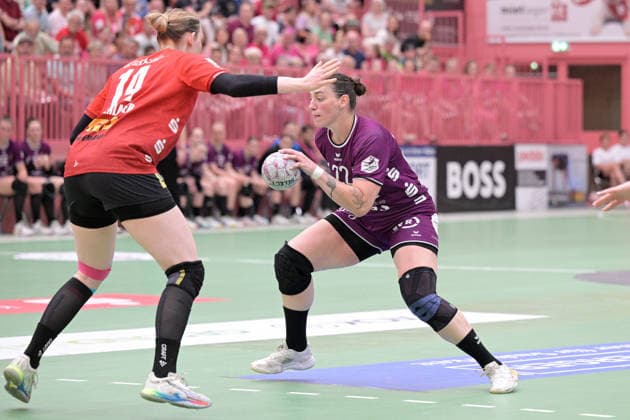 Gabriela Clausson Bitolo TusSies Metzingen, 22 am with ball against Tina Wagenlader SV Union Halle Neustadt, 14 TusSies Metzingen vs SV Union Halle Neustadt , Handball, Alsco HBF, 7 Play Off League Matchday, Season 2025 2026, 30 05 2026 TusSies Metzingen vs SV Union Halle Neustadt , Handball, Alsco HBF, 7 Play Off League Matchday, Season 2025 2026, 30 05 2026 Tuebingen Copyright: xEibner-Pressefoto TobiasxBaurx EP_TBR