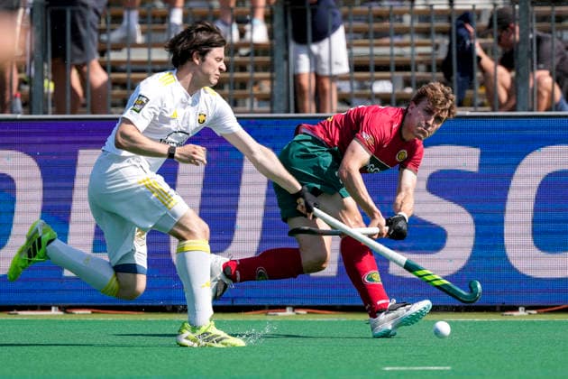from left Philip Lieser HTHC, 11 , Niklas Bosserhoff Polo, 20 , duel, duel, tackle, tackling, dynamics, action, action, 30 05 2026, Bonn Germany , Hockey, German Championship, semi-final, men, Hamburger Polo Club Harvestehuder THC xozx