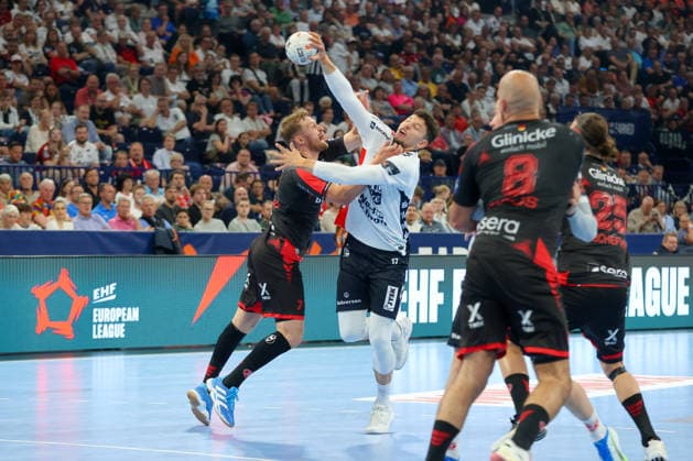 30 05 2026, xgox, Handball EHF European League semi-final MT Melsungen SG Flensburg Handewitt v l David Mandic Melsungen, 7 , Marko Grgic Flensburg, 17 duel, duel, fight, tackle Hamburg