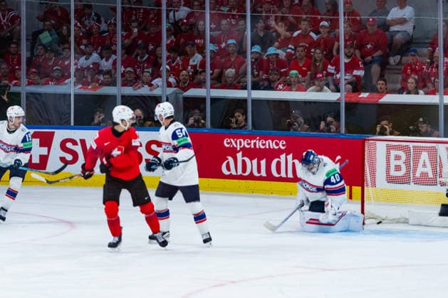 ZURICH, SWITZERLAND - MAY 30: Ken Jaeger (Switzerland, 17) shooting the 3:0 goal during the Half Finals - Match 61 between Switzerland and Norway at the IIHF Ice hockey, Eishockey World Championship, WM, Weltmeisterschaft 2026, Swiss Life Arena on May 30, 2026 in Zurich, Switzerland. Zurich Switzerland Copyright: xTimoxSteinx