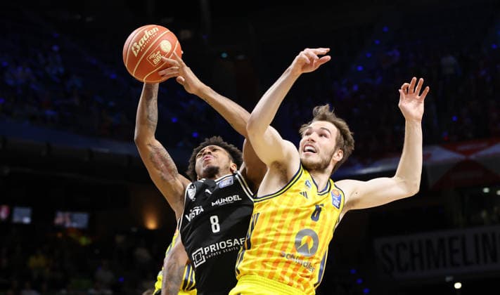 Demarcus Demonia, Malte Delow duel Match scene Action Sport Basketball BBL Bundesliga Mens Play Off Semi-Final 1 Match Season 2025 2026 30 05 2026 ALBA Berlin vs BMA365 Bamberg Baskets