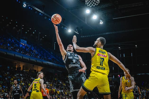 Basketball Berlin 30 05 2026 Season 2025 2026 EasyCredit BBL 1 Bundesliga Men, Men Playoffs Semifinal Match 1 Alba Berlin BMA365 Bamberg Baskets Daniel Keppeler Bamberg, No 31 Norris Agbakoko Alba Berlin, No 17