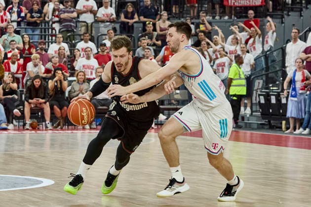 German Basketball Bundesliga BBL , FC Bayern Munich Basketball vs TELEKOM BASKETS Bonn, Munich FC Bayern Basketball, Bonn TELEKOM BASKETS, 2026 05 30 in Munich SAP Garden OBST Andreas FC Bayern Munich Basketball Shooting Guard SG Nr13 FCBB13 , MURPHY Grayson TELEKOM BASKETS Bonn Point Guard PG Nr7 BON7 sportworld Munich SAP Garden Bayern Germany