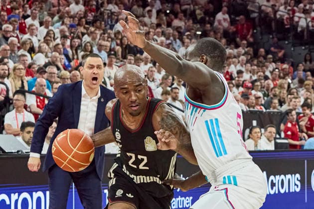 German Basketball Bundesliga BBL , FC Bayern Munich Basketball vs TELEKOM BASKETS Bonn, Munich FC Bayern Basketball, Bonn TELEKOM BASKETS, 2026 05 30 in Munich SAP Garden MIKE Isiaha FC Bayern Munich Basketball Power Forward PF Nr22 FCBB22 , BIRTS Tylan TELEKOM BASKETS Bonn Small Forward SF Nr5 BON5 sportworld Munich SAP Garden Bayern Germany