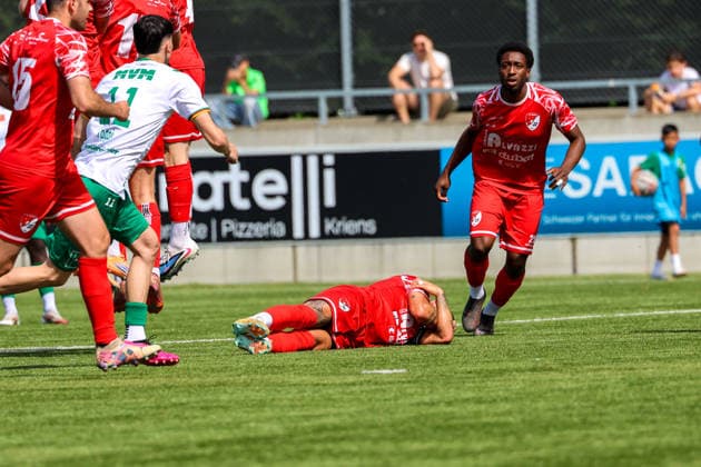 Soccer Switzerland Promotion League 2025 2026 Last matchday, 30 05 2026 SC Kriens vs FC Bavois Kleinfeld Kriens, Switzerland FC Bavois Players behind the wall Kriens Stadium Kleinfeld Lucerne Switzerland Copyright: xAmiirxAmedjouax