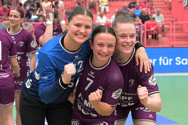 Marie Kristin Weiss TusSies Metzingen, 12 in goal, Sabrina Troester TusSies Metzingen, 07 and Ida Petzold TusSies Metzingen, 08 TusSies Metzingen vs SV Union Halle Neustadt , Handball, Alsco HBF, 7 Play Off League Matchday, Season 2025 2026, 30 05 2026 TusSies Metzingen vs SV Union Halle Neustadt , Handball, Alsco HBF, 7 Play Off League Matchday, Season 2025 2026, 30 05 2026 Tuebingen Copyright: xEibner-Pressefoto TobiasxBaurx EP_TBR