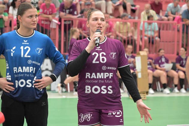 Marie Kristin Weiss TusSies Metzingen, 12 in goal and Svenja Huebner TusSies Metzingen, 26 thank the fans TusSies Metzingen vs SV Union Halle Neustadt , Handball, Alsco HBF, 7 Play Off League Matchday, Season 2025 2026, 30 05 2026 TusSies Metzingen vs SV Union Halle Neustadt , Handball, Alsco HBF, 7 Play Off League Matchday, Season 2025 2026, 30 05 2026 Tuebingen Copyright: xEibner-Pressefoto TobiasxBaurx EP_TBR