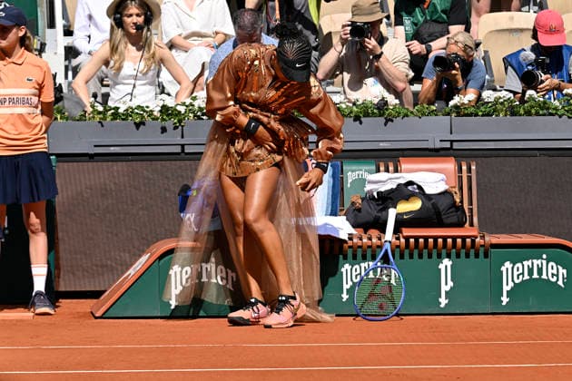 Tennis -Internationaux de France - Roland Garros 2026 - ITF - 30 05 2026 - French Open Paris 30.05.2026 Naomi Osaka (JAP) has turned the clay courts of Roland Garros into her personal runway with a headline-grabbing, two-piece custom court-ure ensemble designed by Swiss couturier Kevin Germanier and Nike. Described by Osaka as looking like the Eiffel Tower at night . Photo:- Roger Parker International Sports Fotos Ltd Paris Paris France Copyright: xRogerxParkerx