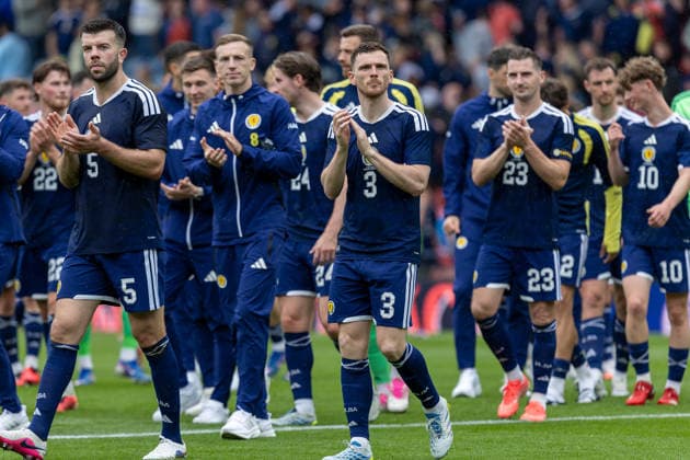 Scotland v Curacao, Friendly International Challenge Andy Robertson of Scotland national team, Nationalteam applauds the fans as they say their farewell s ahead of heading off to the FIFA World Cup, WM, Weltmeisterschaft, Fussball during the International Challenge Match - Scotland vs Curacao, Barclays Hampden, Glasgow. 30 May 2026 Hampden Park Barclays Hampden Glasgow Scotland Editorial use only , Copyright: xColinxPoultneyx PSI-24309-0167