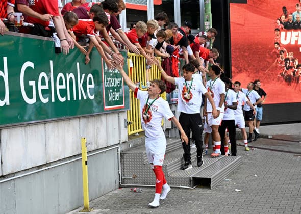 Football Oberliga season 2025 26 Fritz Walter Stadium 30 052026 1 FC KaiserslauternU21 fck FV Eppelborn ep 5 0 Handshake with the fans 1 FC Kaiserslautern