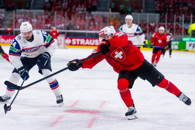 ZURICH, SWITZERLAND - MAY 30: Sander Hurrod (Norway, 54) in the battle for the puck with Denis Malgin (Switzerland, 62) during the Half Finals - Match 61 between Switzerland and Norway at the IIHF Ice hockey, Eishockey World Championship, WM, Weltmeisterschaft 2026, Swiss Life Arena on May 30, 2026 in Zurich, Switzerland. Zurich Switzerland Copyright: xTimoxSteinx