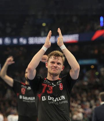 photo Cheering after the final whistle by the players from Melsungen , here Timo Kastening Handball Men celebrates on Sat 30 05 2026 Mens EHF European League , Final Four in Hamburg SG Flensburg Melsungen, Semifinal