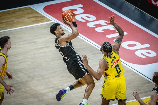 Basketball Berlin 30 05 2026 Season 2025 2026 EasyCredit BBL 1 Bundesliga Men, Men Playoffs Semifinal Game 1 Alba Berlin BMA365 Bamberg Baskets Ibrahim Watson Boye Bamberg, No 02 Ibrahim Watson J wan Roberts Alba Berlin, No 13