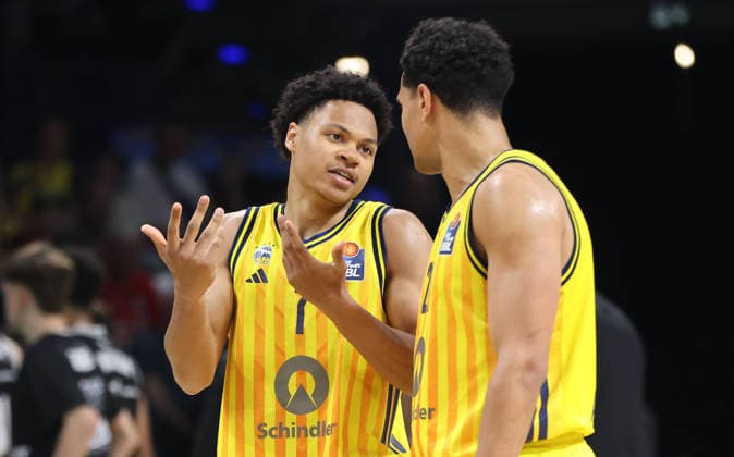 Jack Kayil talks to Michael Rataj Action Upper Body Sports Basketball BBL Bundesliga Mens Play Off Semi Final 1 Match Season 2025 2026 30 05 2026 ALBA Berlin vs BMA365 Bamberg Baskets