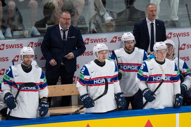 ZURICH, SWITZERLAND MAY 30 head coach Petter Thoresen of Norway during the 2026 IIHF Ice Hockey World Championship Switzerland game between Switzerland and Norway at Swiss Life Arena on May 30, 2026 in Zurich, Zurich Zurich Swiss Life Arena Zurich Switzerland Copyright: xJustPictures.ch JarixPestelaccix jp-en-EuSpIm-JP6_JAR_Switzerland_Norway_30May2026_00144