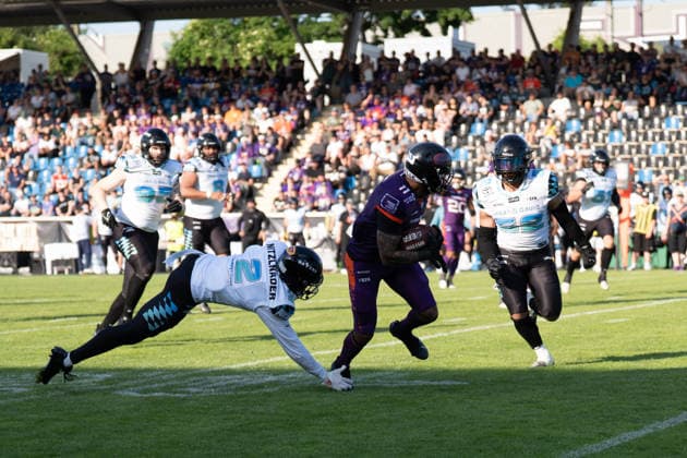 30 05 2026, xhfmx, American Football EFA European Football Alliance, Frankfurt Galaxy Munich Ravens v l Christoph Nitzlnader Munich Ravens, 2 and Diego Emmanuel Munich Ravens, 58 stop Normen Schumm Frankfurt Galaxy, 11 DFL DFB REGULATIONS PROHIBIT ANY USE OF PHOTOGRAPHS as IMAGE SEQUENCES and or QUASI VIDEO Frankfurt am Main