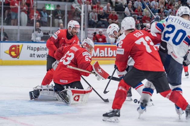 30 05 2026, Zurich, Swiss Life Arena, Ice Hockey World Championships Semifinal Switzerland Norway, 63 goalkeeper Leonardo Genoni Switzerland , 90 Roman Josi Switzerland Zurich Swiss Life Arena Zurich Switzerland Copyright: xJustPictures.ch StefanxEmchx jp-de-StEm-DSC0120420260530