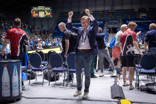 Borussia Düsseldorf TTC Schwalbe Bergneustadt, Liebherr TTBL semi-final match 2026 Düsseldorfs team manager Andreas Preuß cheers to the fans traveling with him Liebherr TTBL Final4 2026, first semi-final between Borussia Düsseldorf and TTC Schwalbe Bergneustadt on May 30, 2026 in the Süwag Energie ARENA in Frankfurt am Main , Frankfurt am Main Hessen Germany Süwag Energie ARENA