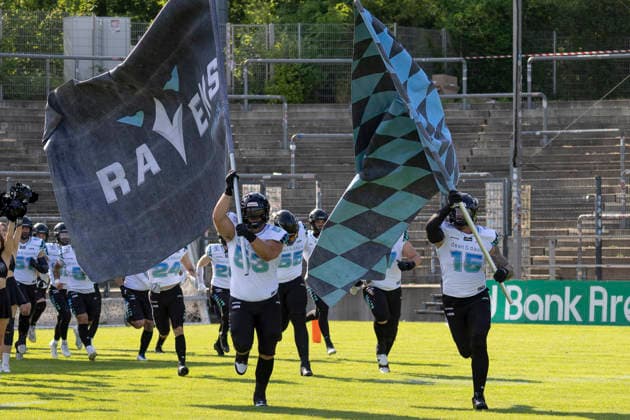 EFA European Football Alliance Frankfurt Galaxy Munich Ravens, 30 05 2026 Entry of the Munich Ravens with Dominik Ondra Munich Ravens 53 Johannes Zirngibl Munich Ravens 15 , Frankfurt Galaxy Munich Ravens, Frankfurt, PSD Bank Arena, 30 5 2026 Copyright: xBEAUTIFULxSPORTS Gawlikx