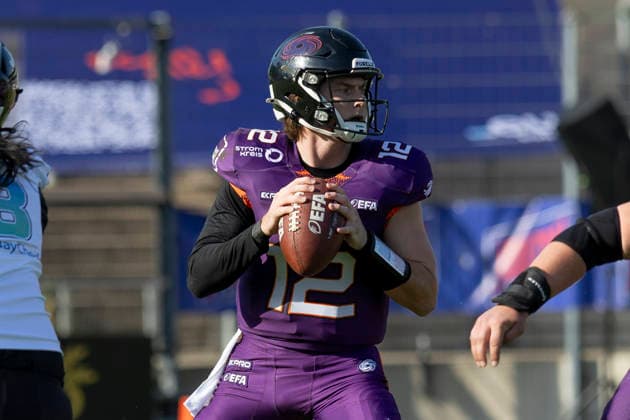 EFA European Football Alliance Frankfurt Galaxy Munich Ravens, 30 05 2026 Ethan Garbers Frankfurt Galaxy 12 looks for a teammate and has the ball in his hands, Frankfurt Galaxy Munich Ravens, Frankfurt, PSD Bank Arena, 30 5 2026 Copyright: xBEAUTIFULxSPORTS Gawlikx