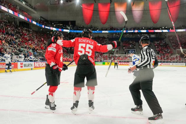 ZURICH, SWITZERLAND MAY 30 Robert Thomas of Canada L celebrated for his goal by Mark Scheifele of Canada C during the 2026 IIHF Ice Hockey World Championship Switzerland game between Canada and Finland at Swiss Life Arena on May 30, 2026 in Zurich, Zurich Zurich Swiss Life Arena Zurich Switzerland Copyright: xJustPictures.ch JarixPestelaccix jp-en-EuSpIm-JP6_JAR_Canada_Finland_30May2026_00049