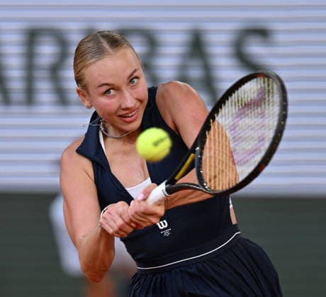 2026 French Open, Roland-Garros - Day 7 PARIS, FRANCE - MAY 30: Anastasia Potapova of Austria in action against Coco Gauff (not seen) of United States during their Women s Singles third round match on Day Seven of the 2026 French Open at the Roland-Garros Complex in Paris on May 30, 2026. Mustafa Yalcin Anadolu Paris France. Editorial use only. Please get in touch for any other usage.  Copyright: x2026xAnadoluxMustafaxYalcinx