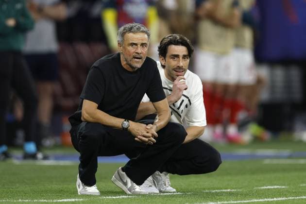 BUDAPEST - Paris Saint-Germain manager Luis Enrique and assistant Rafel Pol Cabanellas during the UEFA Champions League final between Paris Saint-Germain and Arsenal FC at the Puskas Arena on 30 May 2026, Budapest, Hungary. MAURICE VAN STEEN ANP UEFA Champions League Final 2026 2025-2026 xVIxANPxSportx xMauricexvanxSteenxIVx 559693387 originalFilename: 559693387