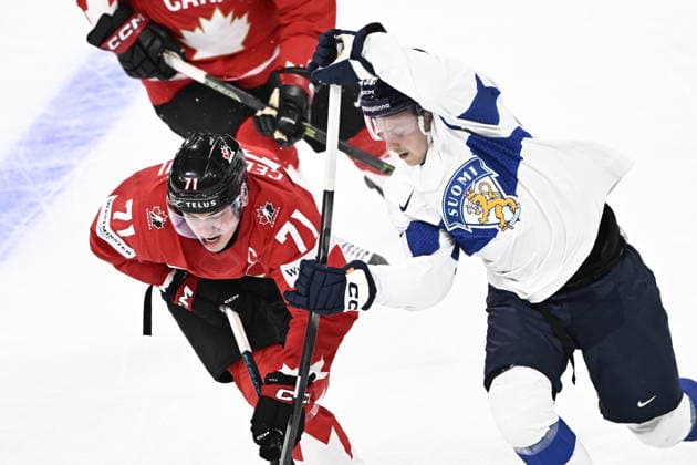 LKS 20260530 71 Macklin Celebrini of Canada and 94 Konsta Helenius of Finland during the 2026 IIHF Ice hockey, Eishockey World Championships semi-final match between Canada and Finland in Zurich on May 30, 2026. - RONI REKOMAA Zürich Switzerland oBjAkS2MObI  Copyright: xRonixRekomaax oBjAkS2MObI