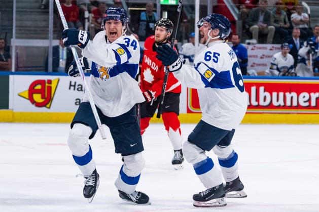 ZURICH, SWITZERLAND - MAY 30: Aatu Raety (Finland, 34) during his 4:2 goal celebration during the Half Finals - Match 62 between Canada and Finland at the IIHF Ice hockey, Eishockey World Championship, WM, Weltmeisterschaft 2026, Swiss Life Arena on May 30, 2026 in Zurich, Switzerland. Zurich Switzerland Copyright: xTimoxSteinx