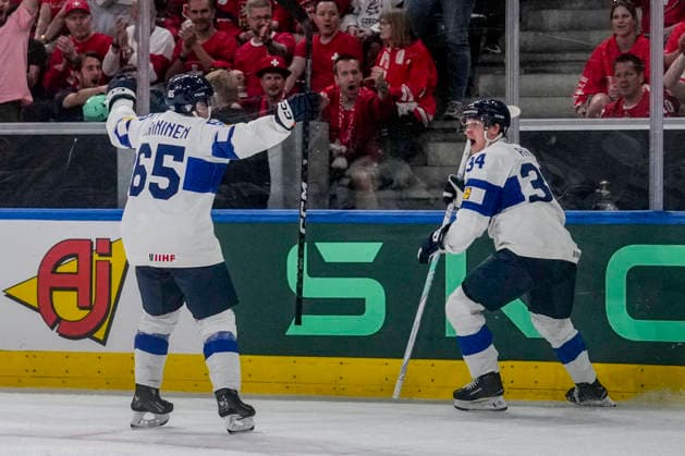 ZURICH, SWITZERLAND MAY 30 Aatu Raty of Finland R celebrates his goal with Sakari Manninen of Finland L during the 2026 IIHF Ice Hockey World Championship Switzerland game between Canada and Finland at Swiss Life Arena on May 30, 2026 in Zurich, Zurich Zurich Swiss Life Arena Zurich Switzerland Copyright: xJustPictures.ch JarixPestelaccix jp-en-EuSpIm-JP6_JAR_Canada_Finland_30May2026_00148
