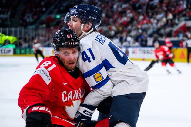 260530 Dylan Holloway of Canada and Ville Heinola of Finland during the 2026 IIHF Ice Hockey World Championship semifinal match between Canada and Finland on May 30, 2026 in Zürich Photo Jesper Zerman BILDBYRAN kod JZ JZ0738 ishockey ice hockey ishockey vm 2026 vm 2026 iihf world championship semifinal semifinals kanada canada finland bbeng  Copyright: JESPERxZERMAN BB260530JZ118