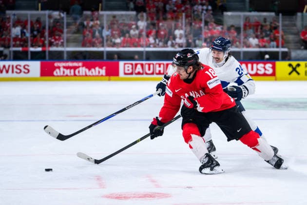 260530 Robert Thomas of Canada and Hannes Björninen of Finland during the 2026 IIHF Ice Hockey World Championship semifinal match between Canada and Finland on May 30, 2026 in Zürich Photo Jesper Zerman BILDBYRAN kod JZ JZ0738 ishockey ice hockey ishockey vm 2026 vm 2026 iihf world championship semifinal semifinals kanada canada finland bbeng  Copyright: JESPERxZERMAN BB260530JZ123