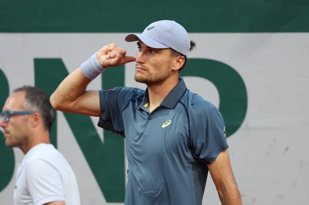 Belgian Raphael Collignon reacts during a third round match between Italian Arnaldi and Belgian Collignon, in the men s singles at the Roland Garros French Open tennis tournament, in Paris, France, Saturday 30 May 2026. This year s tournament takes place from 18 May to 07 June. VIRGINIExLEFOUR  x175492572x