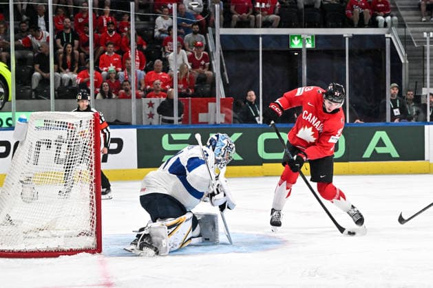ZURICH, SWITZERLAND MAY 30 Fraser Minten of Canada tries to score against goalkeeper Justus Annunen of Finland during the 2026 IIHF Ice Hockey World Championship Switzerland game between Canada and Finland at Swiss Life Arena on May 30, 2026 in Zurich, Zurich Zurich Swiss Life Arena Zurich Switzerland Copyright: xJustPictures.ch AndreaxBrancax jp-en-EuSpIm-JP7_ANB_FinCze_30052026_6512