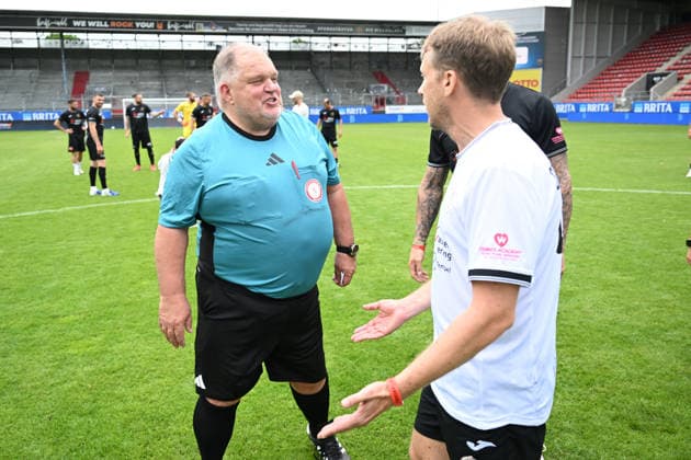 30 05 2026, xsvx, Football Langholz Cup 2026, f l Referee Referee Michael Zindel, Oliver Oli Pocher Wiesbaden