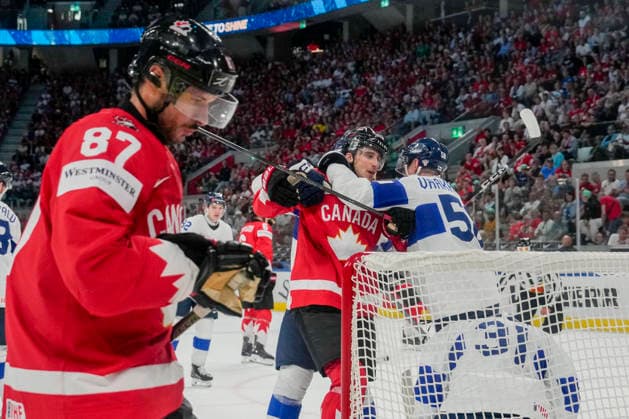 ZURICH, SWITZERLAND MAY 30 Dylan Cozens of Canada C against Urho Vaakanainen of Finland R during the 2026 IIHF Ice Hockey World Championship Switzerland game between Canada and Finland at Swiss Life Arena on May 30, 2026 in Zurich, Zurich Zurich Swiss Life Arena Zurich Switzerland Copyright: xJustPictures.ch JarixPestelaccix jp-en-EuSpIm-JP6_JAR_Canada_Finland_30May2026_00213
