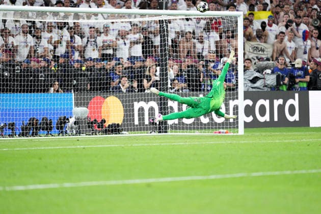 BUDAPEST, HUNGARY - 30 MAY 2026: Gabriel of Arsenal F.C. misses from the penalty spot during the 2026 UEFA Champions League Final match between Paris Saint-Germain F.C. and Arsenal F.C. at Puskas Arena on May 30, 2026 in Budapest, Hungary. Copyright: xAlexandraxFechetex xSPPx Sportspressphoto_SPR157474