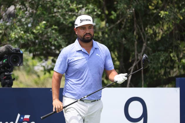 FORT WORTH, TX - MAY 30: J.J. Spaun (USA) hits from the 9th tee during the third round of the Charles Schwab Challenge on May 30, 2026 at Colonial Country Club in Fort Worth, TX. (Photo by George Walker Icon Sportswire) GOLF: MAY 30 PGA, Golf Herren Charles Schwab Challenge EDITORIAL USE ONLY Icon26053018