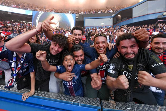 People enjoy after PSG won the LDC against Arsenal, Parc des Princes, Paris, France, on 30 may, 2026. 30 05 2026-Paris, FRANCE. LIONEL URMAN BESTIMAGE Paris France  Copyright: xLIONELxURMANxx xBESTIMAGExLIONELxURMANxx xBESTIMAGEx
