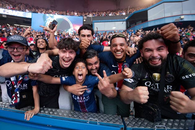 People enjoy after PSG won the LDC against Arsenal, Parc des Princes, Paris, France, on 30 may, 2026. 30 05 2026-Paris, FRANCE. LIONEL URMAN BESTIMAGE Paris France  Copyright: xLIONELxURMANxx xBESTIMAGExLIONELxURMANxx xBESTIMAGEx