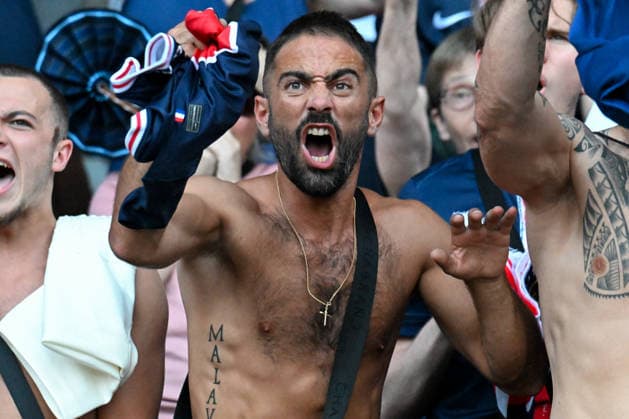 People enjoy after PSG won the LDC against Arsenal, Parc des Princes, Paris, France, on 30 may, 2026. 30 05 2026-Paris, FRANCE. LIONEL URMAN BESTIMAGE Paris France  Copyright: xLIONELxURMANxx xBESTIMAGExLIONELxURMANxx xBESTIMAGEx