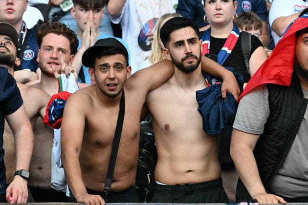 People enjoy after PSG won the LDC against Arsenal, Parc des Princes, Paris, France, on 30 may, 2026. 30 05 2026-Paris, FRANCE. LIONEL URMAN BESTIMAGE Paris France  Copyright: xLIONELxURMANxx xBESTIMAGExLIONELxURMANxx xBESTIMAGEx