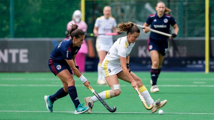 v li Lucina von der Heyde MHC, 2 , Emilia Landshut HTHC, 5 , duel, duel, tackle, tackling, dynamics, action, action, 30 05 2026, Bonn Germany , Hockey, German Championship, Semi-Final, Women, Mannheimer HC Harvestehuder THC xozx